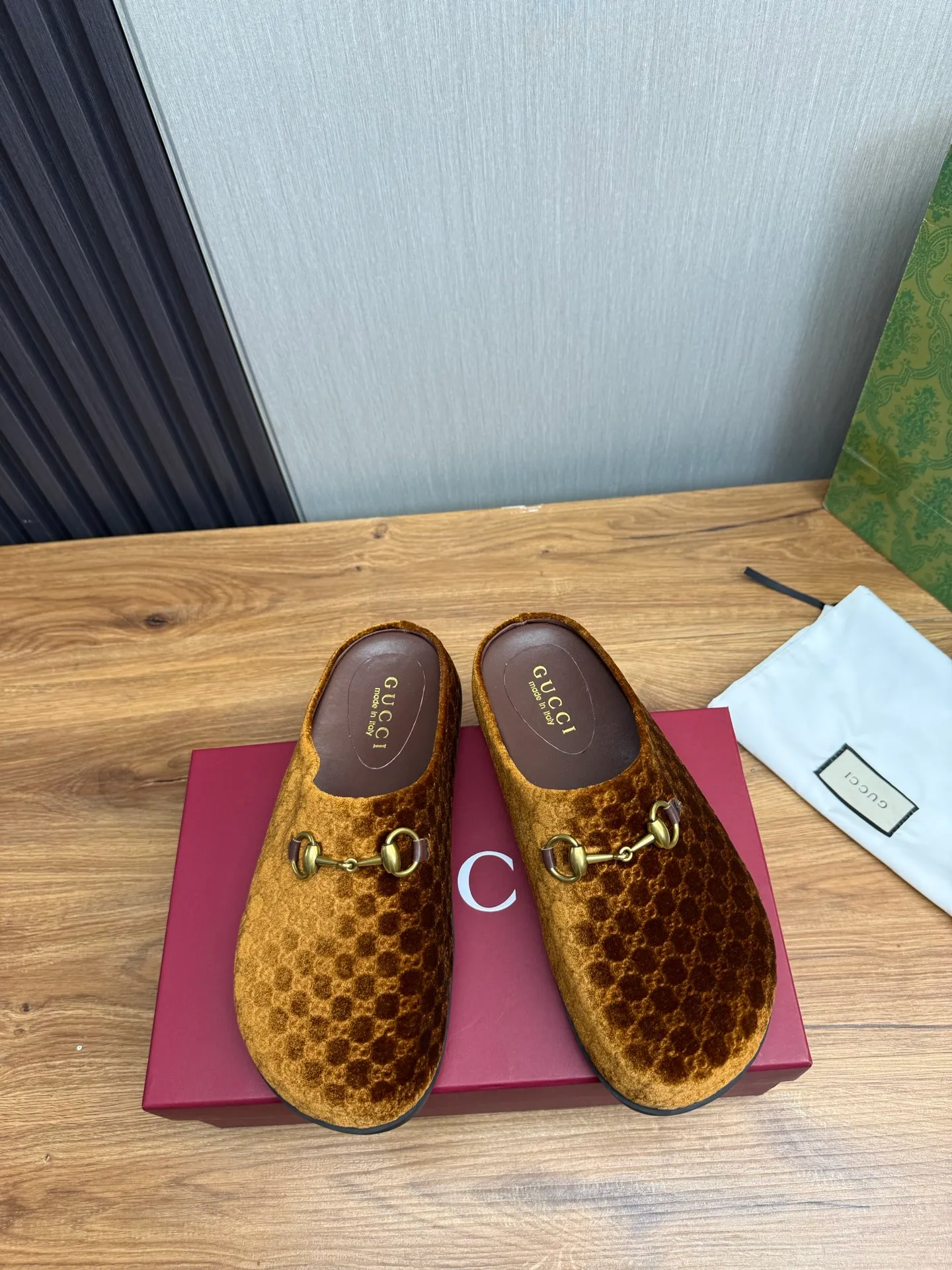 Men's men's shoes💰Pili 420💰Maoli 460💰 ＧＵＣＣＩGucci. Popular couple slippers hot sale🩷💚 🩴Official website one to one production 35-45 size 45 46 🉑️Customized!